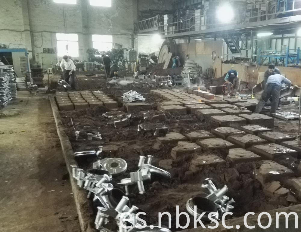 Hacer fundición de colada de molde de arena Making Sand Mould Pouring Casting